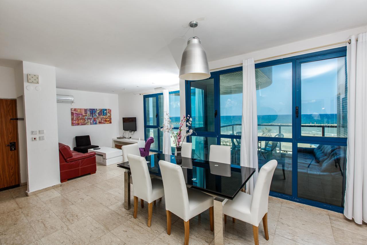 Ocean Front Apartments First Line To The Beach Tel-Aviv Extérieur photo