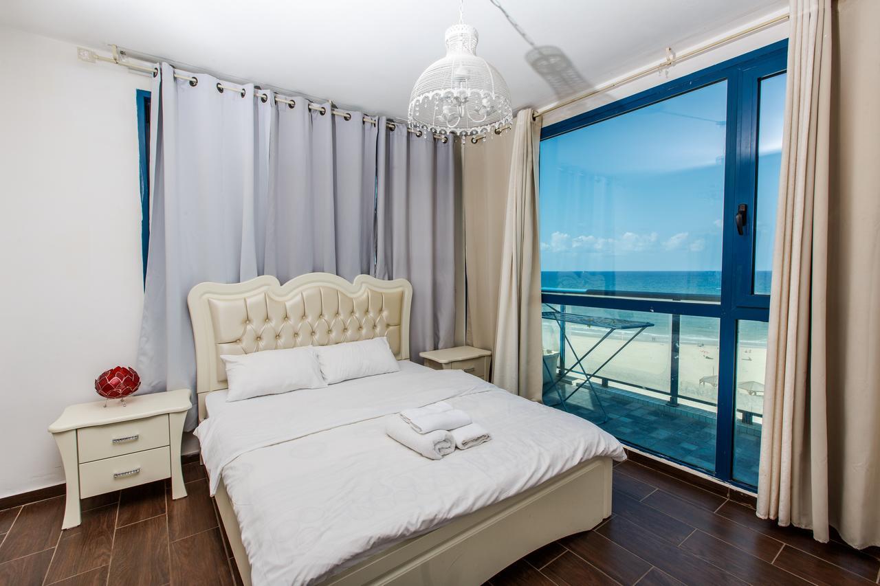 Ocean Front Apartments First Line To The Beach Tel-Aviv Extérieur photo