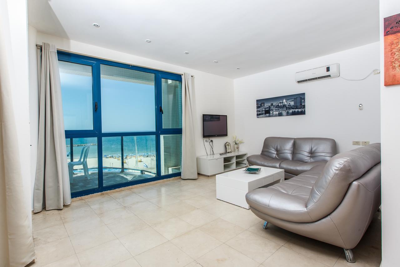 Ocean Front Apartments First Line To The Beach Tel-Aviv Extérieur photo