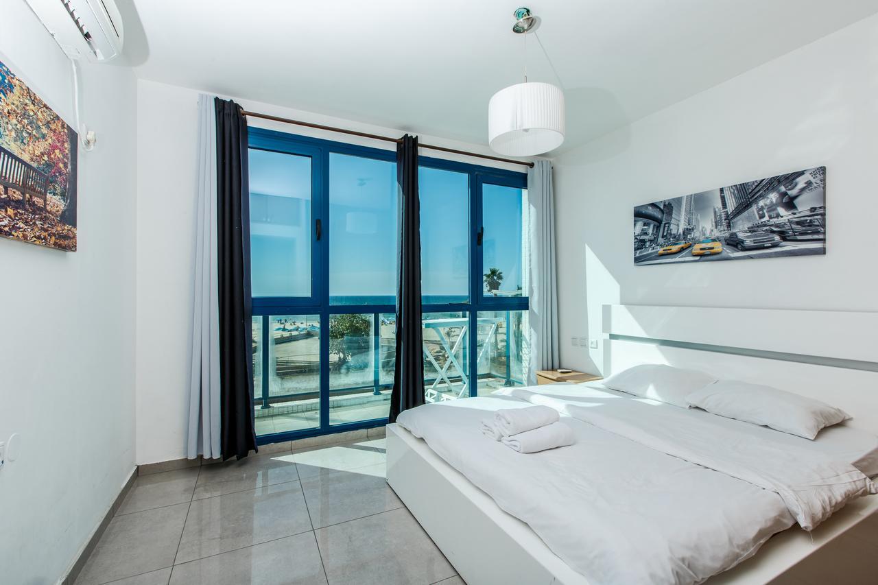 Ocean Front Apartments First Line To The Beach Tel-Aviv Extérieur photo