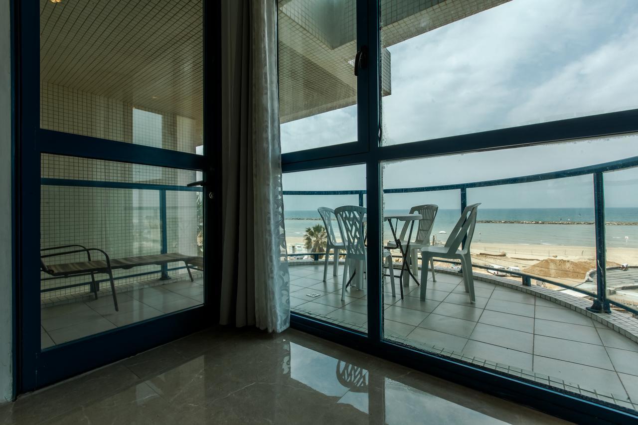Ocean Front Apartments First Line To The Beach Tel-Aviv Extérieur photo