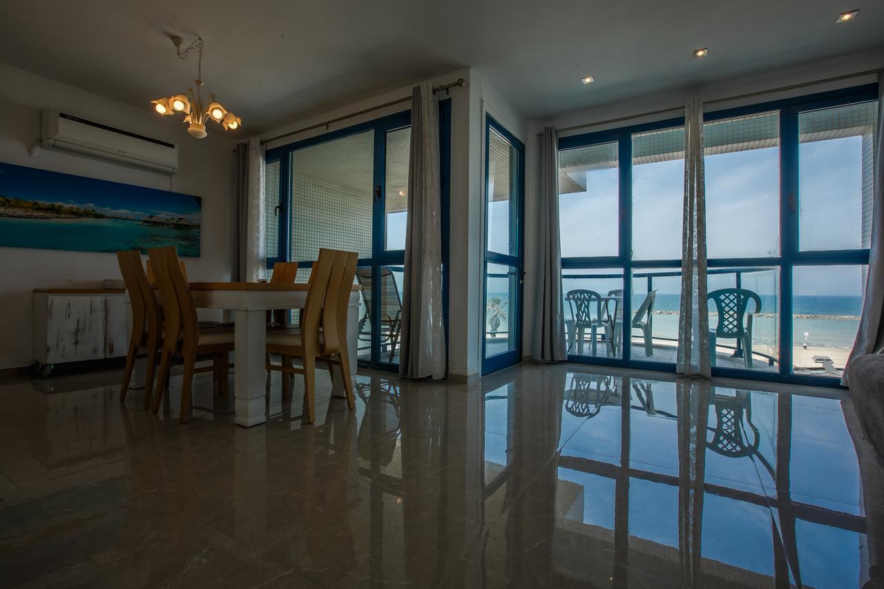 Ocean Front Apartments First Line To The Beach Tel-Aviv Extérieur photo